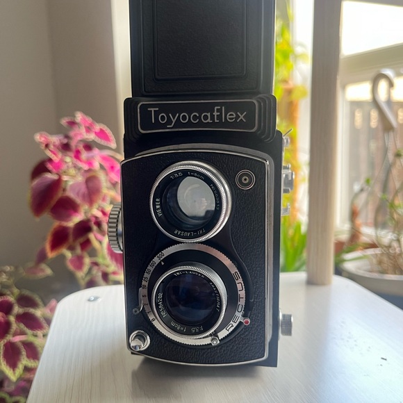 Black Vintage Camera - Picture 6 of 12